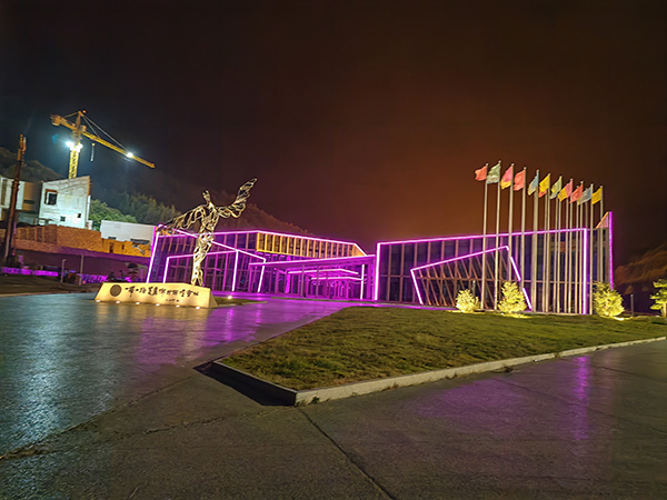 城市亮化是现代城市建设的重要组成部分，它不仅可以美化城市的夜景，还能提升城市的整体形象。随着科技的不断进步，城市亮化也得到了更多的关注和创新。本文将介绍一些关于城市亮化的创意和技术，帮助读者了解碌曲城市亮化的重要性以及如何进行碌曲城市亮化的规划和实施。